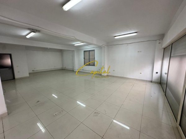 Tirane, jepet me qera magazine Kati 0, 240 m² 1.400 € (DON BOSKO)