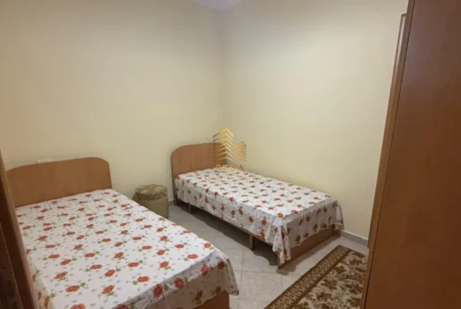 Tirane, jepet me qera apartament 1+1+Ballkon Kati 1, 50 m² 350 € (Brryli)