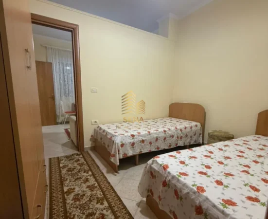Tirane, jepet me qera apartament 1+1+Ballkon Kati 1, 50 m² 350 € (Brryli)