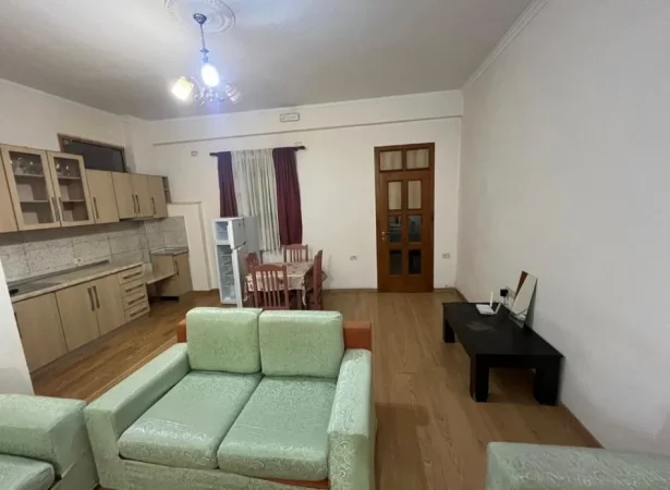 Tirane, jepet me qera apartament 2+1 Kati 1, 105 m² 370 € 
