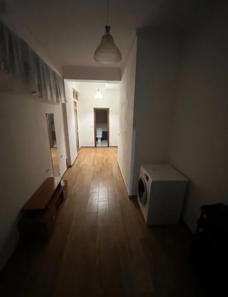 Tirane, jepet me qera apartament 2+1 Kati 1, 105 m² 370 € 