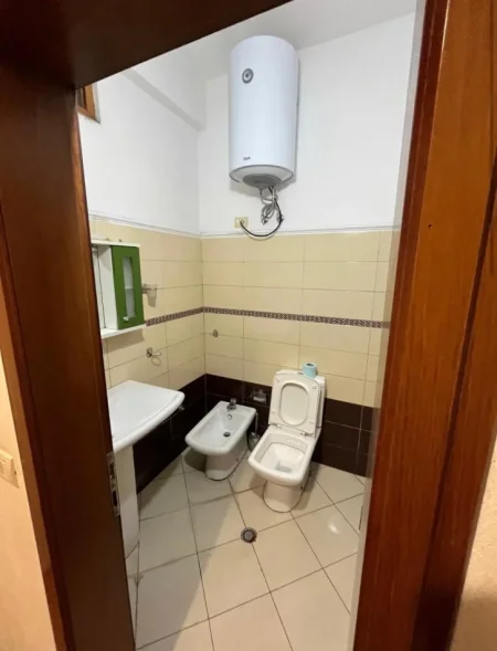 Tirane, jepet me qera apartament 2+1 Kati 1, 105 m² 370 € 