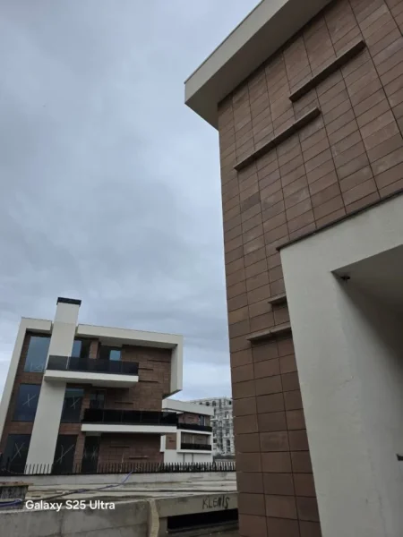 Tirane, shitet 2+1 Kati 0, 325.000 € (Rezidenca Tulipan)