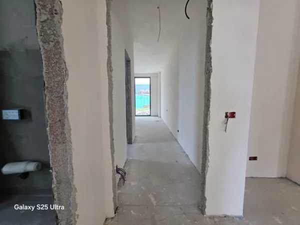 Tirane, shitet 2+1 Kati 0, 325.000 € (Rezidenca Tulipan)