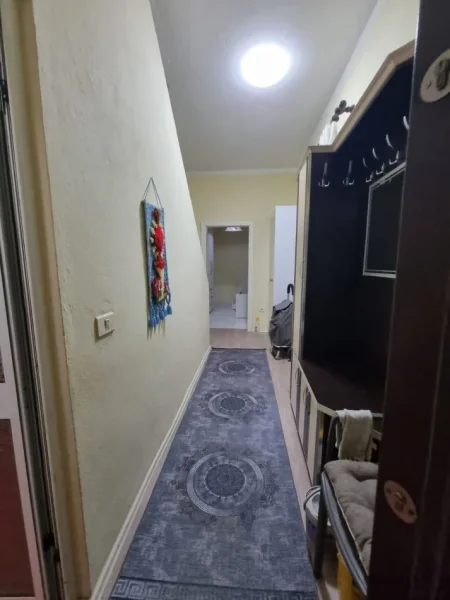 Tirane, jepet me qera shtepi 2+1+Ballkon Kati 2, 85 m² 600 € (Rr. Frosina Plaku pas Hotel Mondial)