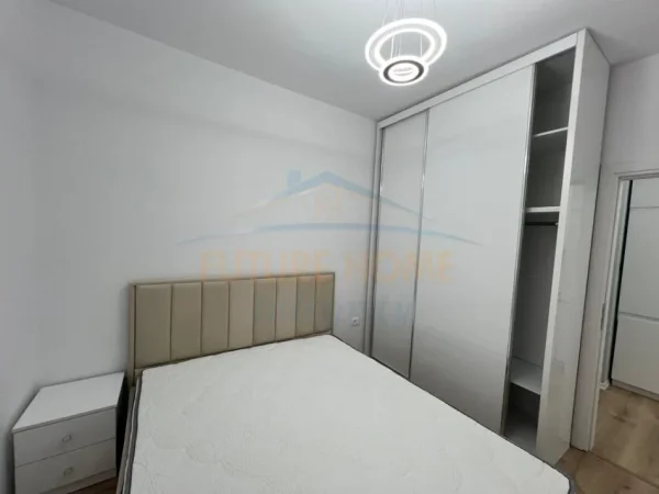 Tirane, jepet me qera apartament 1+1 Kati 8,