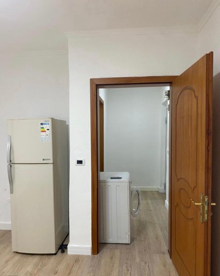 Tirane, jepet me qera zyre Kati 1, 30 m² 370 € (Rr. Mujo Ulqinaku ne dalje te Myslym Shyrit)