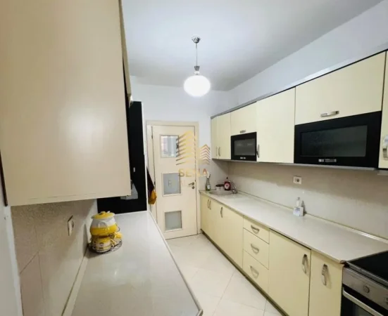 Tirane, jepet me qera apartament 3+1 Kati 2, 135 m² 650 € (Don Bosko)