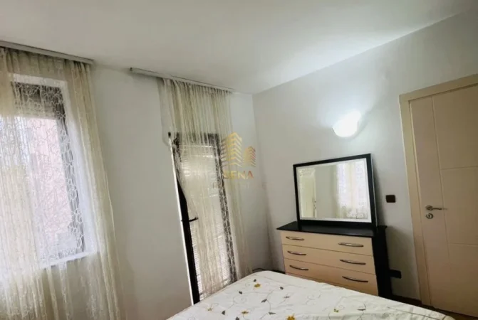 Tirane, jepet me qera apartament 3+1 Kati 2, 135 m² 650 € (Don Bosko)