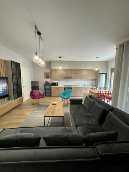 Tirane, jepet me qera apartament 2+1+Aneks+Ballkon Kati 5, 116 m² 1.000 € (Rruga Kavajes)