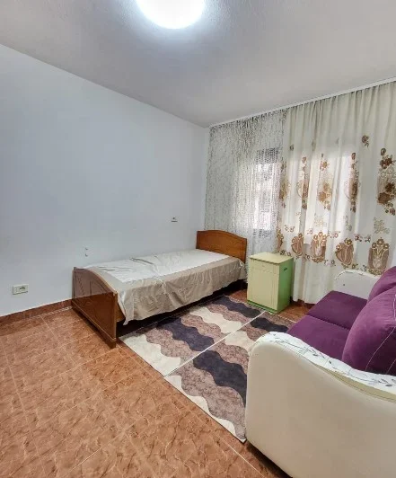 Tirane, jepet me qera apartament 2+1 , 80 m² 600 € 