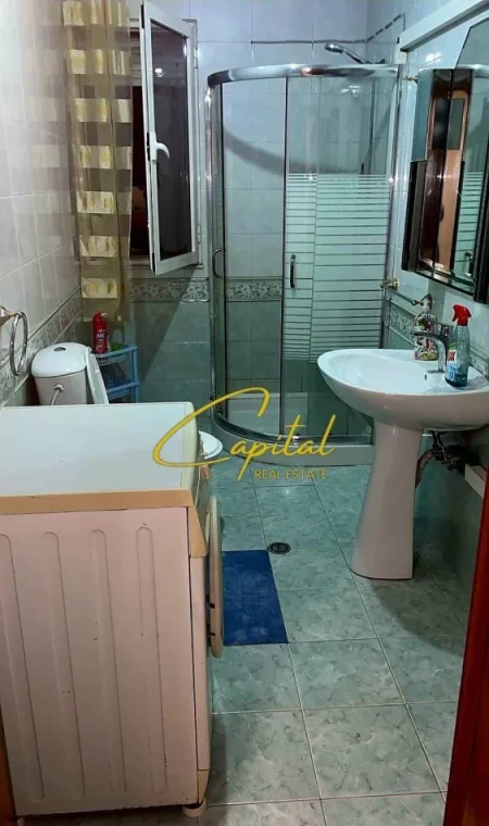 Tirane, jepet me qera apartament 1+1 Kati 5, 60 m² 450 € (ISH PARKU)