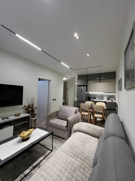 Tirane, jepet me qera apartament 1+1+Ballkon Kati 11, 850 m² 850 € (Në Qënder të Tiranës)