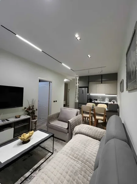 Tirane, jepet me qera apartament 1+1+Ballkon Kati 11, 850 m² 850 € (Në Qënder të Tiranës)