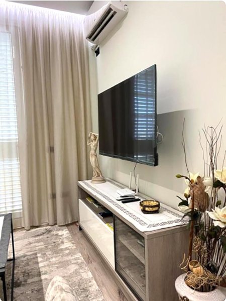 Tirane, jepet me qera apartament 1+1+Ballkon Kati 11, 850 m² 850 € (Në Qënder të Tiranës)