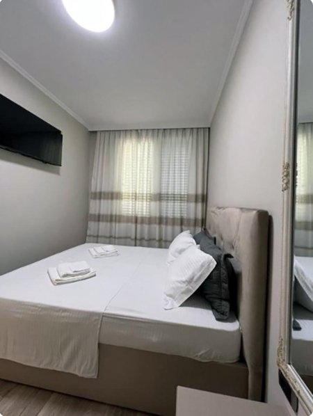 Tirane, jepet me qera apartament 1+1+Ballkon Kati 11, 850 m² 850 € (Në Qënder të Tiranës)