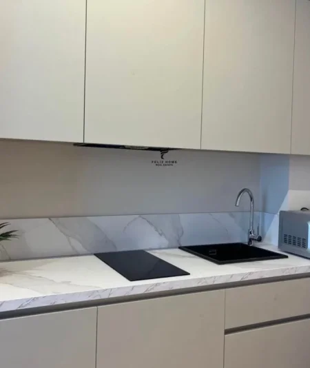 SHITEN 3 APARTAMENTE RRUGA E BARRIKADAVE 40.000.000 LEKE