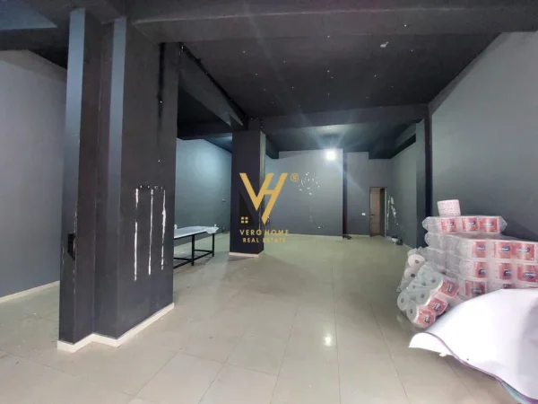 Tirane, jepet me qera dyqan Kati 0, 86 m² 600 € (YZBERISHT)