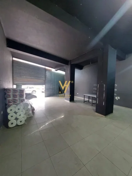 Tirane, jepet me qera dyqan Kati 0, 86 m² 600 € (YZBERISHT)