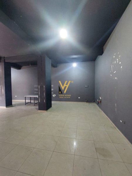 Tirane, jepet me qera dyqan Kati 0, 86 m² 600 € (YZBERISHT)
