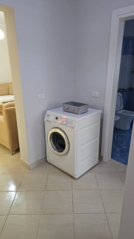 Tirane, jepet me qera apartament 2+1+Ballkon Kati 2, 100 m² 550 €
