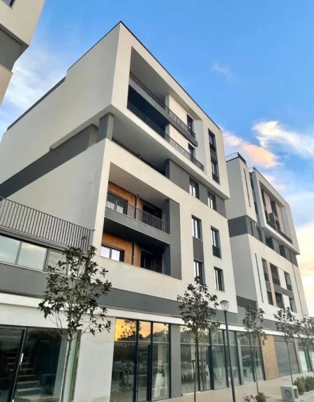 Tirane, shitet apartament 2+1 Kati 2, 123 m² 185.400 € (shkoze)