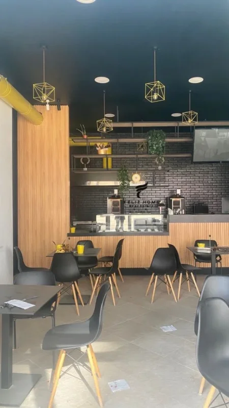 Tirane, shitet dyqan Kati 0, 86 m² 260.000 € (FUSHA E AVIACIONIT)