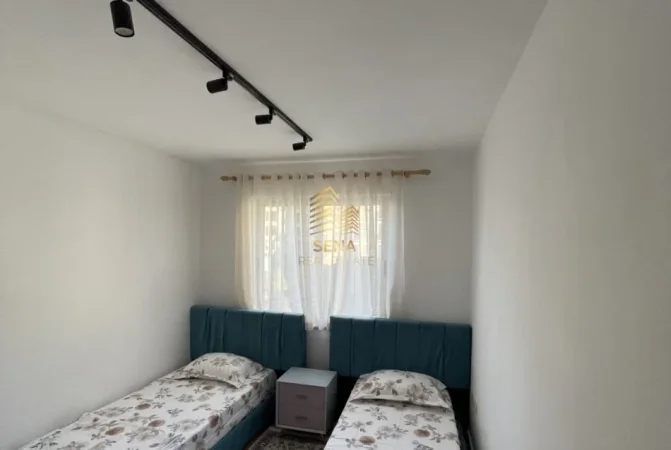 Tirane, jepet me qera apartament 2+1+Ballkon Kati 4, 83 m² 750 € (Qender, pas 15 kateshit)