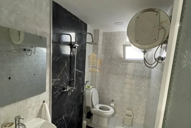 Tirane, jepet me qera apartament 2+1+Ballkon Kati 4, 83 m² 750 € (Qender, pas 15 kateshit)
