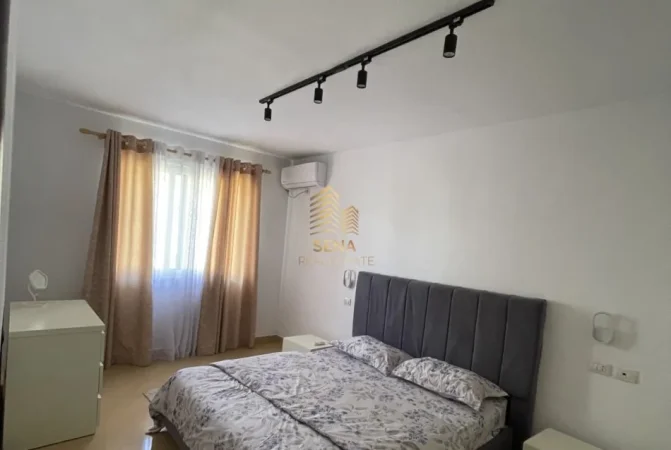 Tirane, jepet me qera apartament 2+1+Ballkon Kati 4, 83 m² 750 € (Qender, pas 15 kateshit)
