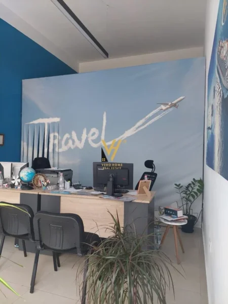 Tirane, shitet dyqan Kati 0, 48 m² 125.000 € (YZBERISHT)