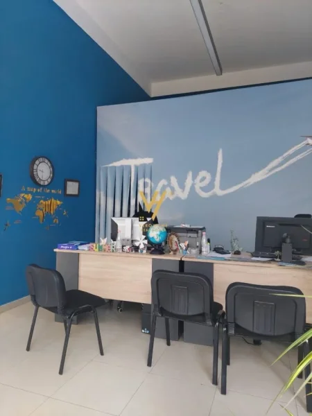 Tirane, shitet dyqan Kati 0, 48 m² 125.000 € (YZBERISHT)