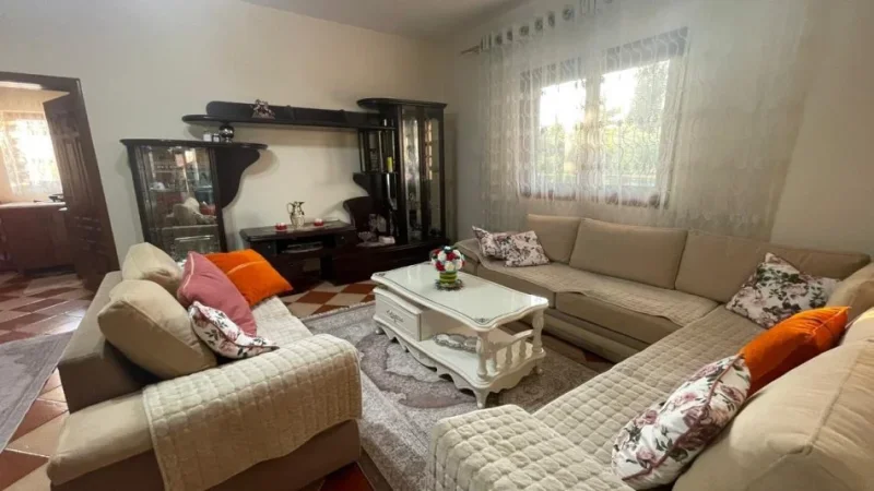 Tirane, jepet me qera apartament 2+1+Ballkon Kati 2, 145 m² 400 € 