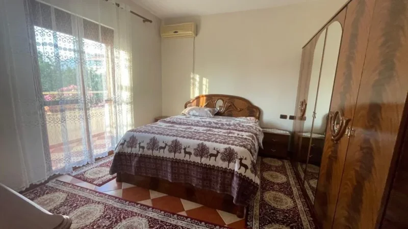 Tirane, jepet me qera apartament 2+1+Ballkon Kati 2, 145 m² 400 € 