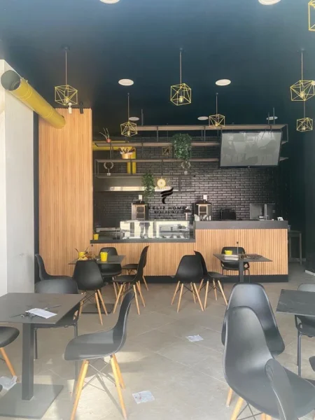 Tirane, jepet me qera dyqan Kati 0, 86 m² 800 € (FUSHA E AVIACIONIT)