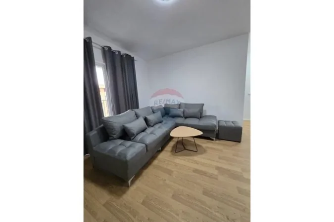 Tirane, jepet me qera apartament 1+1 , 75 m² 550 € (Zogu i zi)