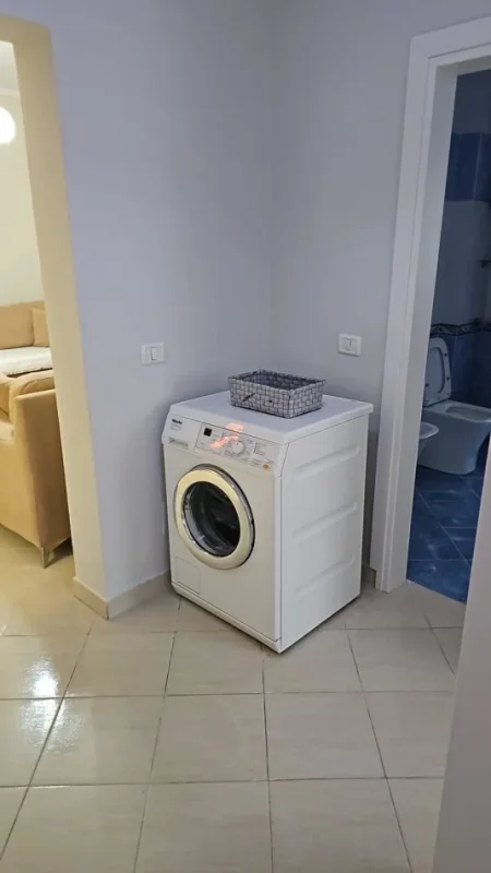 Tirane, jepet me qera apartament 2+1+Ballkon Kati 2, 100 m² 500 mije leke