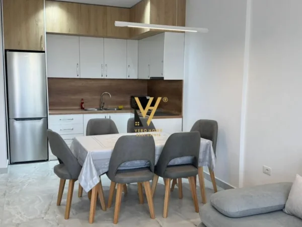 Tirane, jepet me qera apartament 1+1+Ballkon Kati 2, 85 m² 900 € (LIQENI I THATE)