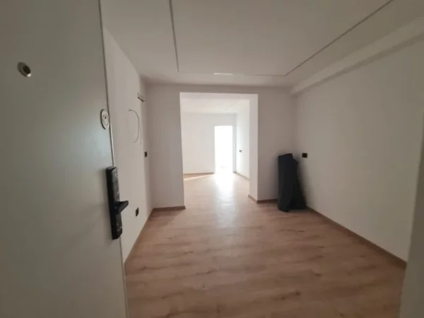 Tirane, jepet me qera zyre Kati 2, 107 m² 1.800 € (Blloku)