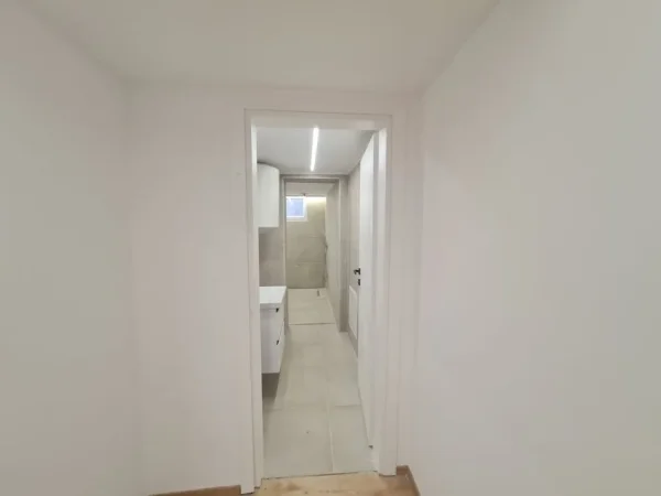 Tirane, jepet me qera zyre Kati 2, 107 m² 1.800 € (Blloku)