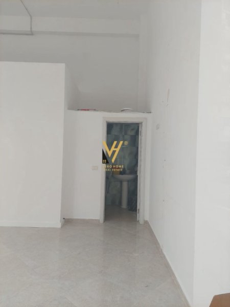 Tirane, jepet me qera dyqan Kati 0, 47 m² 450 € (ASTIR)