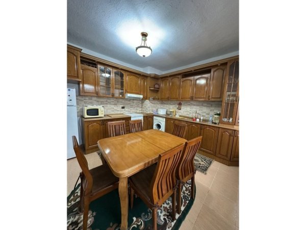 Tirane, jepet me qera apartament 2+1 Kati 9, 89 m² 520 € (Prane Xhamise ne Don Bosko)