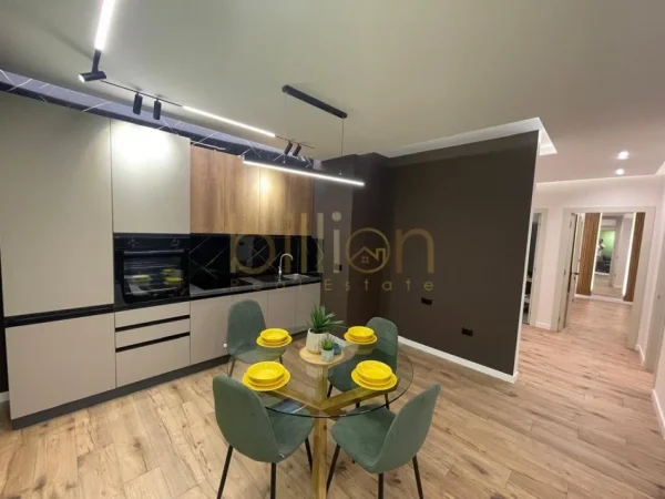 Tirane, jepet me qera 2+1+Ballkon , 104 m² 1.300 € (Rruga e Kosovareve)