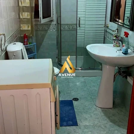 Tirane, jepet me qera apartament 1+1+Ballkon Kati 5, 60 m² 450 € (Rruga Ndre Mjeda)