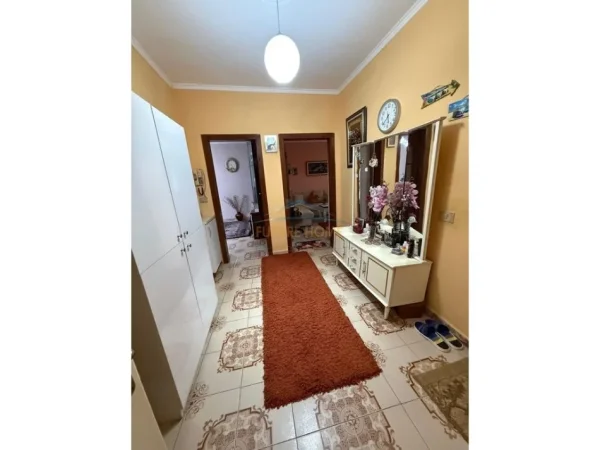 Tirane, shitet apartament 3+1 Kati 3, 135 m² 170.000 € (Bulevardi Zhan Dark)