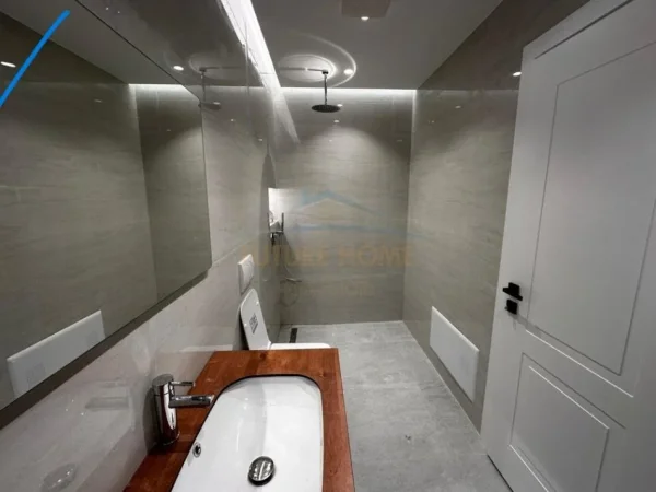 Tirane, shitet apartament 2+1+2+Ballkon Kati 11, 101 m² 250.000 € (Komuna e Parisit)