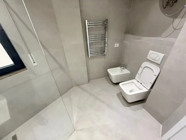 Tirane, jepet me qera zyre Kati 6, 128 m² 1250 € (Astir)