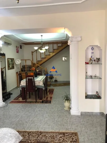 Tirane, shitet apartament Dublex Kati 5, 235 m² 400.000 € 