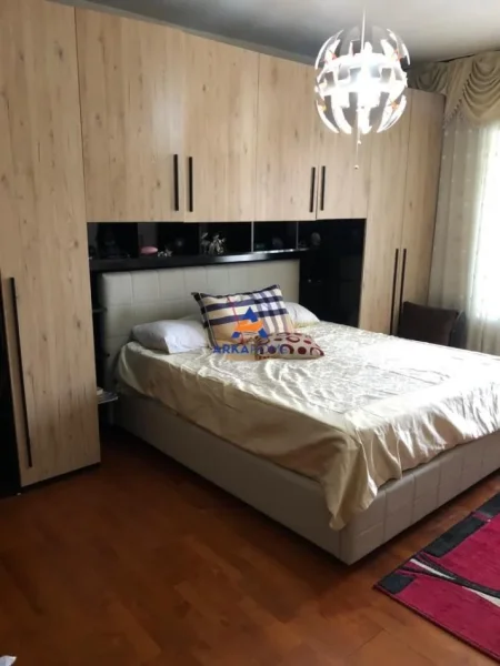 Tirane, shitet apartament Dublex Kati 5, 235 m² 400.000 € 