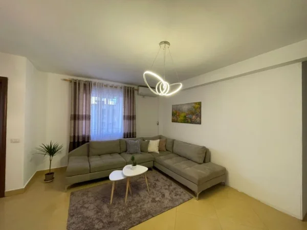 Tirane, jepet me qera apartament 2+1 Kati 4, 83 m² 780 € (Rruga Bardhok Biba)
